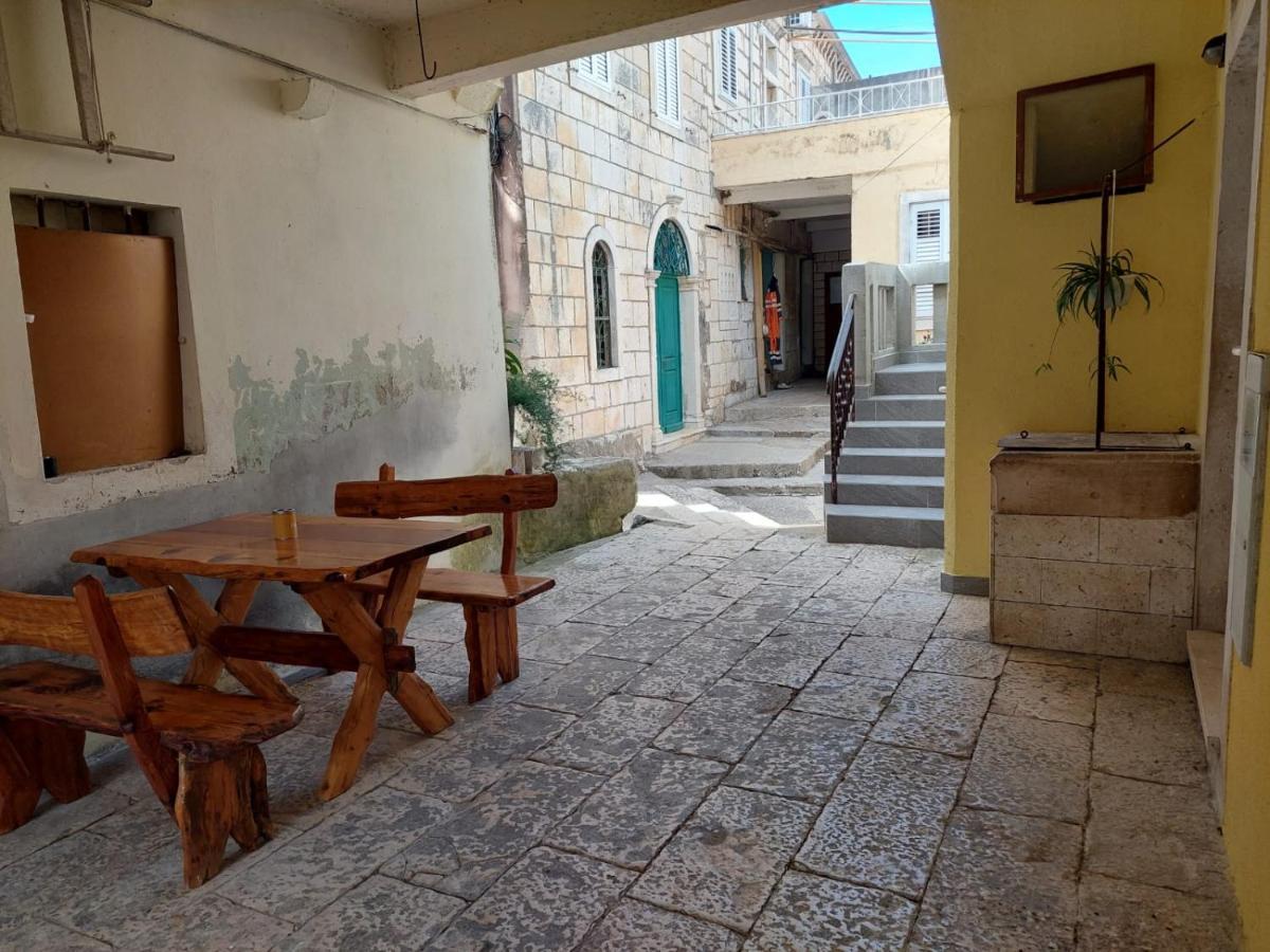 Apartmani Antonia Račišće エクステリア 写真
