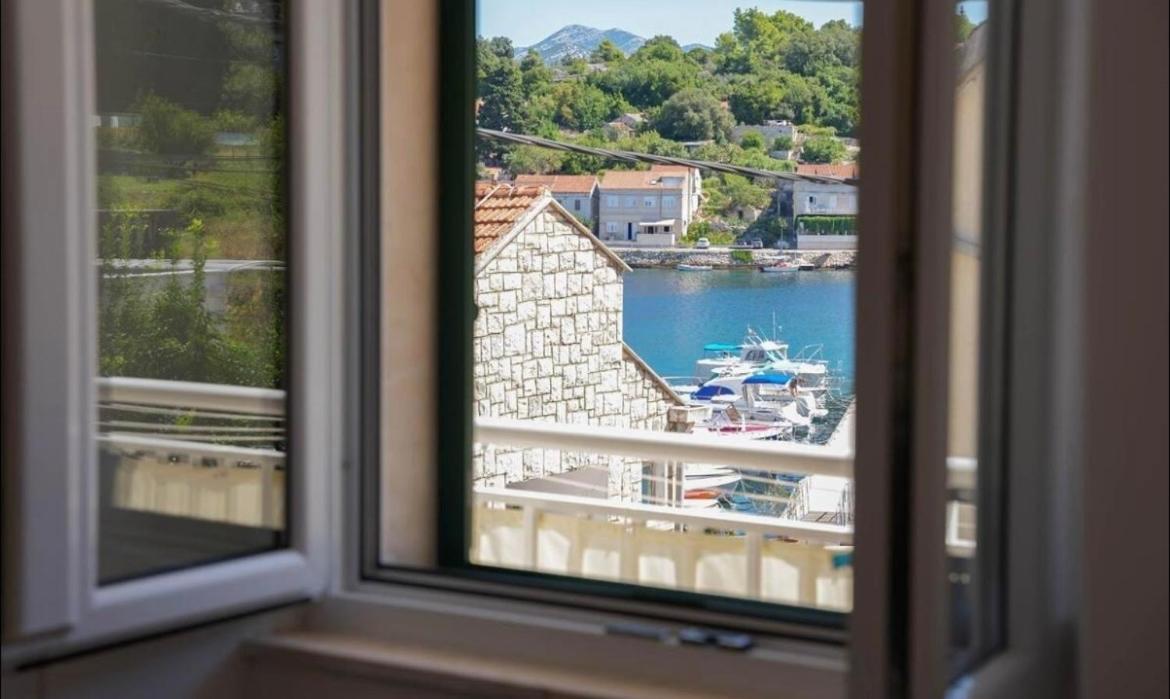 Apartmani Antonia Račišće エクステリア 写真