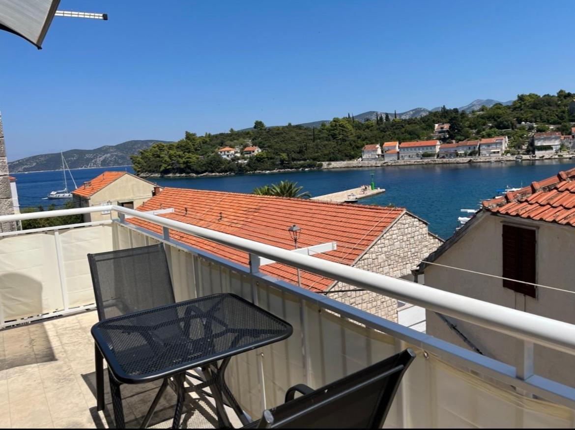Apartmani Antonia Račišće エクステリア 写真